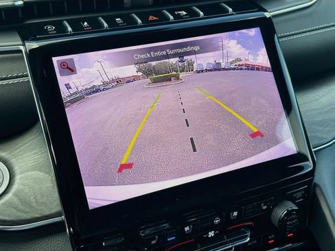 Used 2024 Jeep Grand Cherokee Overland w/ Trailer Tow Package AWD/4WD image 15