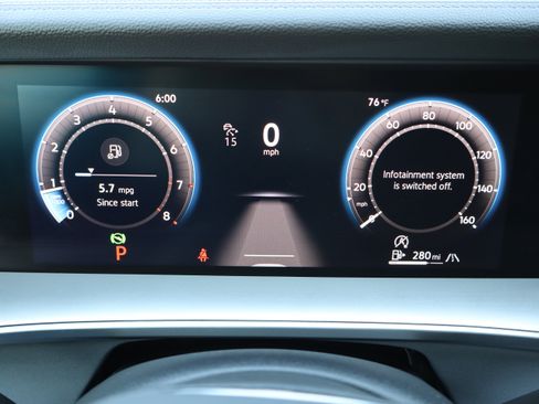 Certified 2025 Volkswagen Tiguan SE R-Line image 17