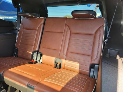 Used 2023 GMC Yukon Denali Ultimate w/ LPO, Floor Liner Package AWD/4WD image 4