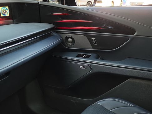 Used 2024 Lincoln Nautilus Reserve w/ Equipment Group 202A image 24