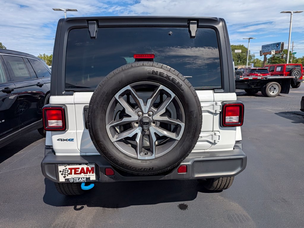 Used 2024 Jeep Wrangler Unlimited AWD/4WD image 4