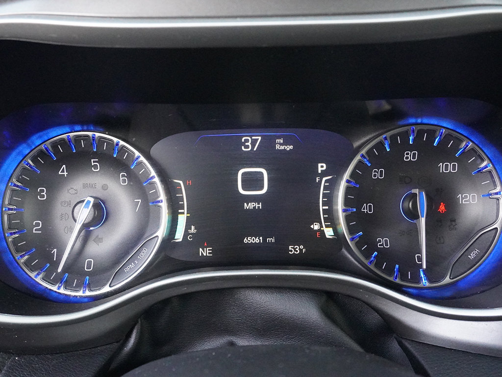 Used 2022 Chrysler Pacifica Touring-L FWD image 43