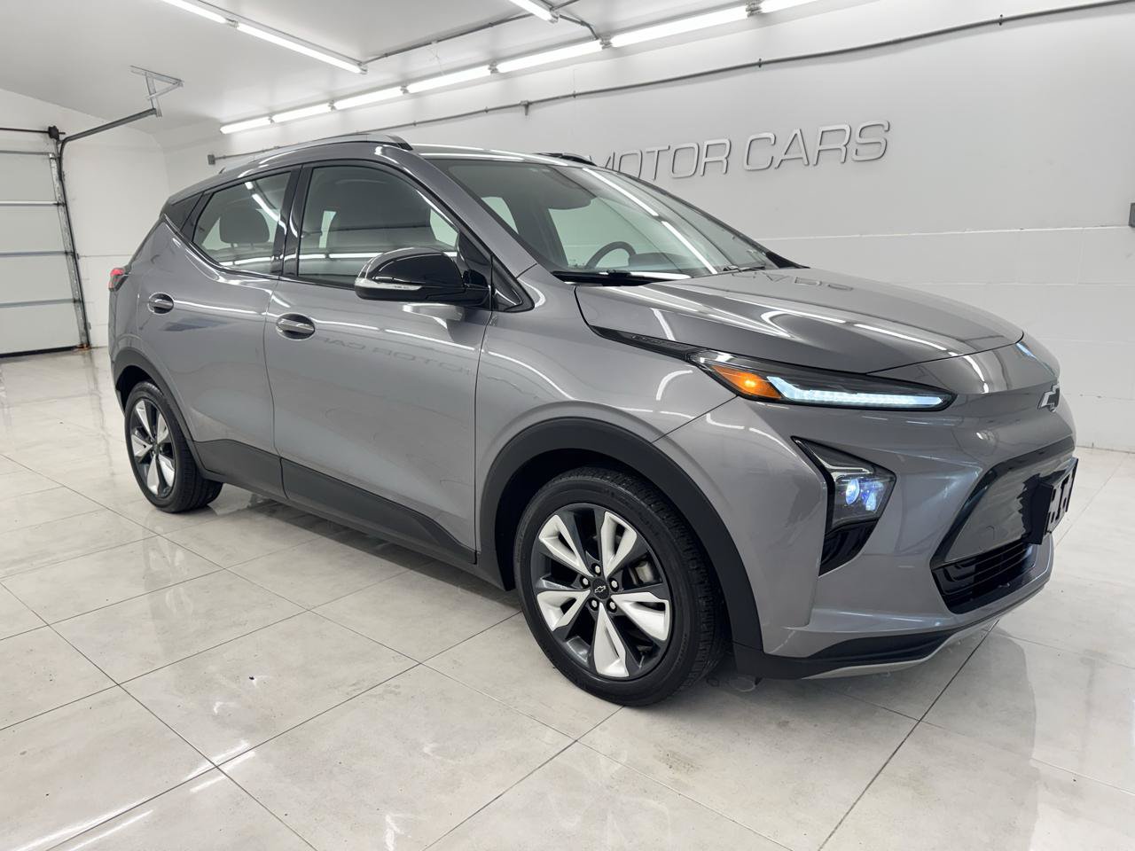 Used 2023 Chevrolet Bolt EUV LT w/ Convenience Package FWD image 3
