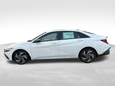 New 2025 Hyundai Elantra Sport FWD image 2
