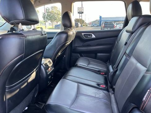 Used 2019 Nissan Pathfinder SL w/ Rock Creek Edition FWD image 12
