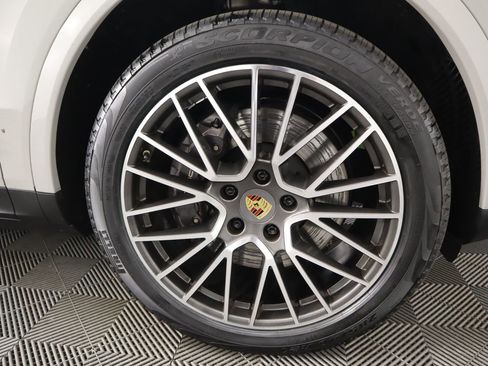 Used 2021 Porsche Cayenne image 34