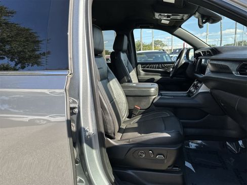 Used 2023 GMC Yukon XL Denali image 14