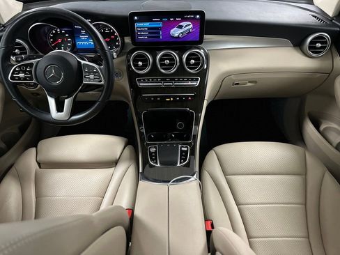 Used 2021 Mercedes-Benz GLC 300 image 2