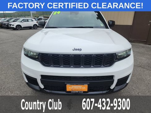 Used 2024 Jeep Grand Cherokee L Altitude AWD/4WD image 3