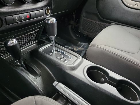 Used 2018 Jeep Wrangler Unlimited Sport S image 29