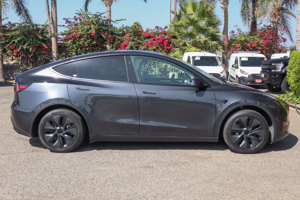 Used 2025 Tesla Model Y Long Range RWD image 10