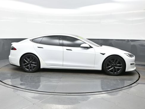 Used 2021 Tesla Model S Plaid image 7