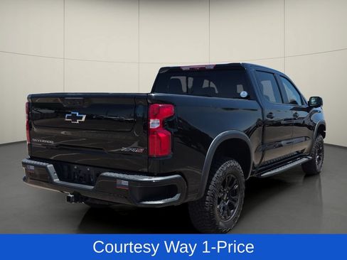 Used 2022 Chevrolet Silverado 1500 ZR2 w/ Technology Package AWD/4WD image 9