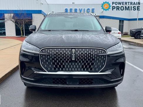 Used 2025 Lincoln Aviator Premiere AWD image 2