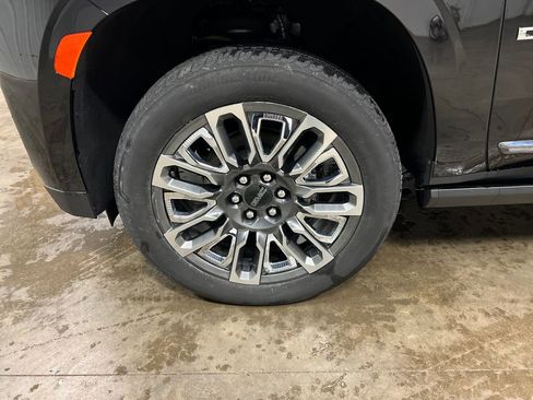 Certified 2023 GMC Yukon XL Denali Ultimate AWD/4WD image 10