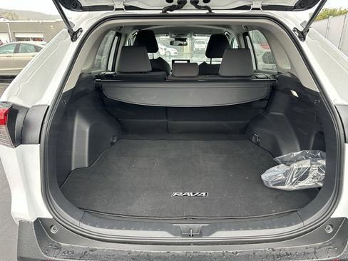 Used 2025 Toyota RAV4 XLE image 4