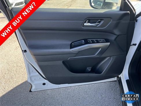 Used 2024 Nissan Pathfinder SL image 25