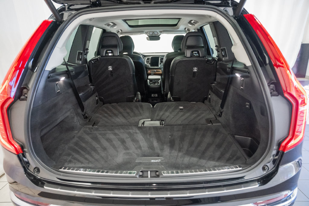 Used 2024 Volvo XC90 B6 Plus AWD/4WD image 8