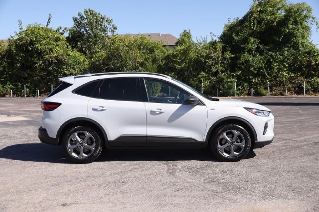 Certified 2025 Ford Escape ST-Line AWD/4WD image 5