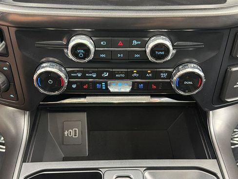 Used 2025 Ford F150 Lariat AWD/4WD image 23