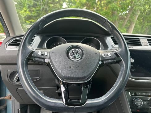 Used 2019 Volkswagen Tiguan SE w/ Panoramic Sunroof Package FWD image 12