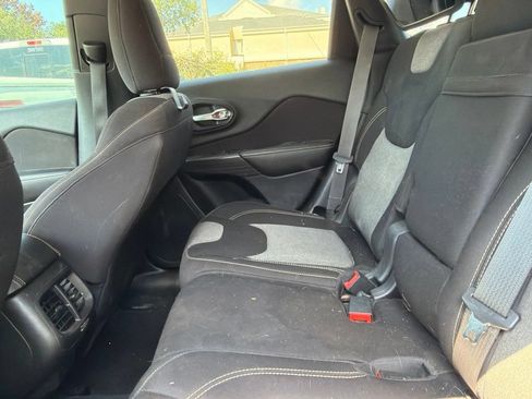 Used 2014 Jeep Cherokee Latitude FWD image 17