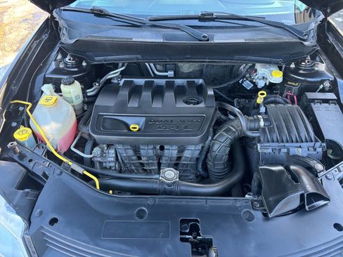 Used 2010 Dodge Avenger SXT image 21