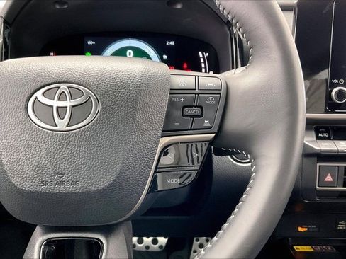 Used 2025 Toyota Camry SE image 22