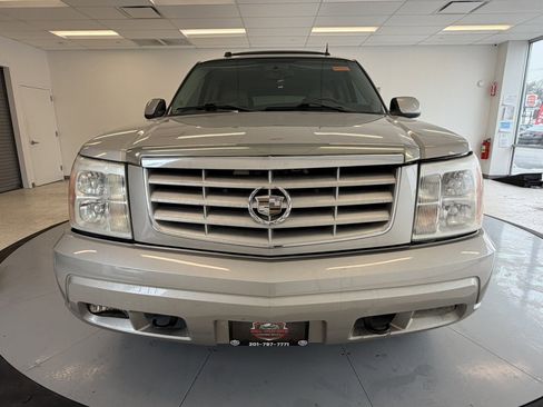 Used 2004 Cadillac Escalade ESV AWD image 2