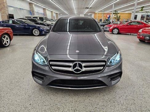 Used 2017 Mercedes-Benz E 300 4MATIC image 2
