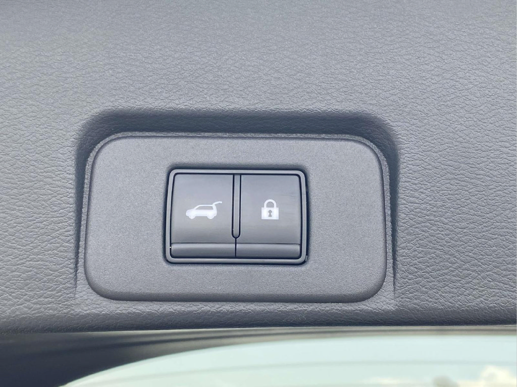 Used 2024 Nissan Rogue SV FWD image 11
