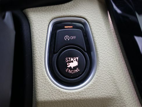 Used 2018 BMW 330i Sedan RWD image 12