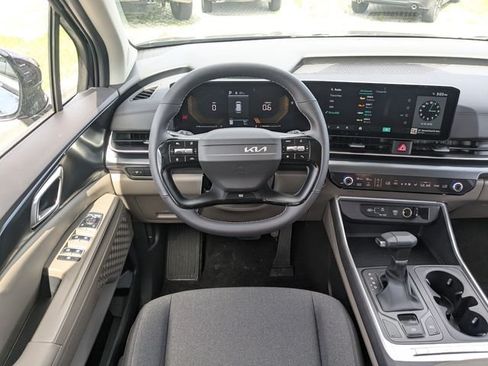 New 2027 Kia Carnival LX FWD image 17
