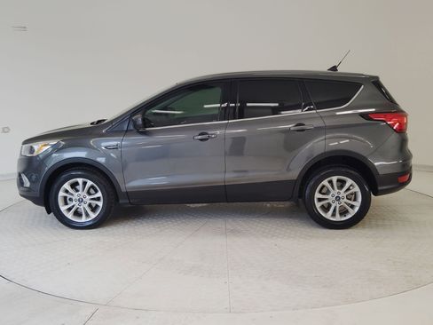 Used 2019 Ford Escape SE image 2