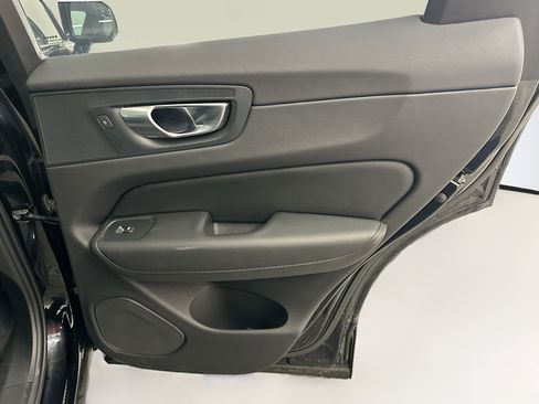 Used 2025 Volvo XC60 B5 Plus image 33