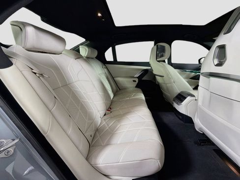 Used 2025 BMW 760i xDrive w/ Executive Package AWD/4WD image 30