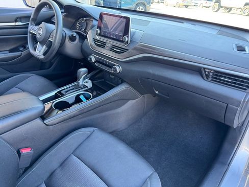 Used 2023 Nissan Altima 2.5 SV image 16