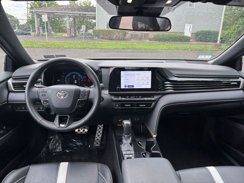 Used 2025 Toyota Camry SE FWD image 28