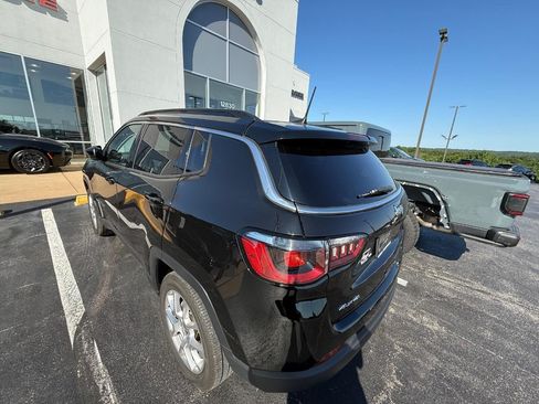 Used 2022 Jeep Compass Latitude AWD/4WD image 3