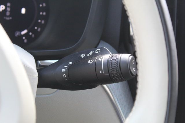 Certified 2024 Volvo XC60 B5 Plus w/ Climate Package AWD/4WD image 19