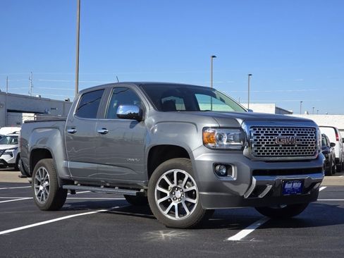 Used 2019 GMC Canyon Denali image 2