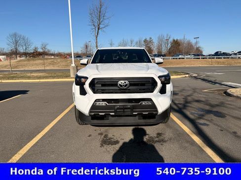 Used 2025 Toyota Tacoma SR5 image 10