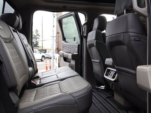 Used 2025 Ford F250 Platinum w/ Platinum Plus Package image 29