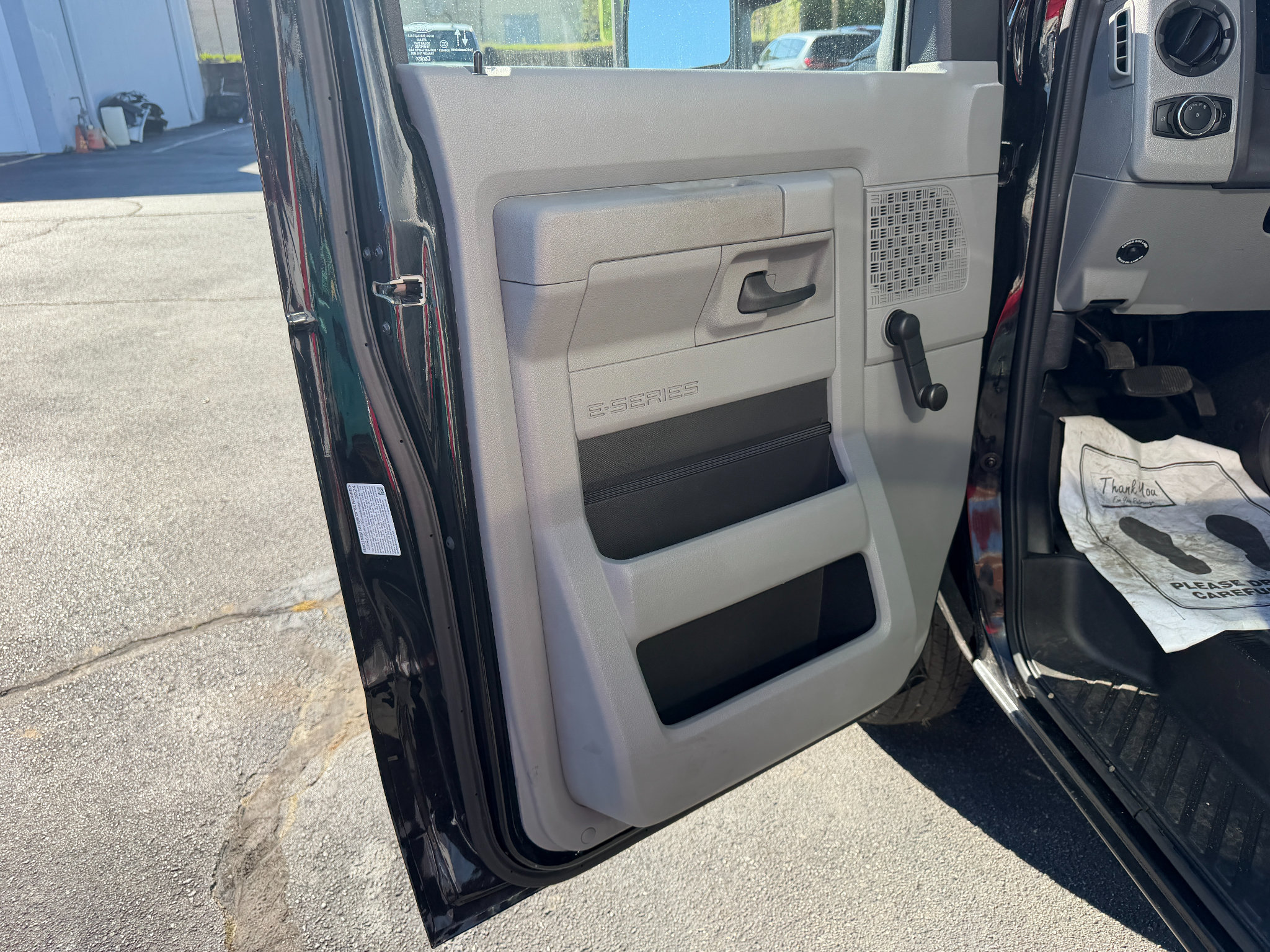 Used 2026 Ford E-450 and Econoline 450 Super Duty RWD image 9