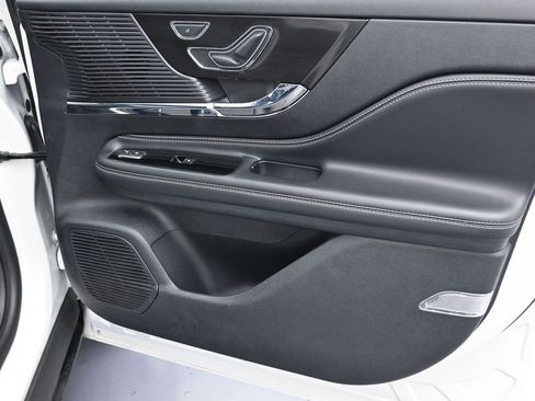 Used 2022 Lincoln Corsair FWD w/ Premium Package image 32