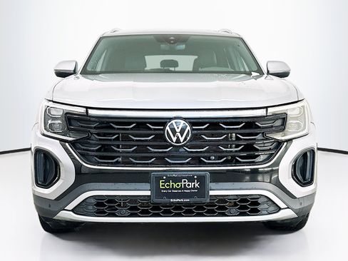 Used 2025 Volkswagen Atlas Cross Sport SE image 2