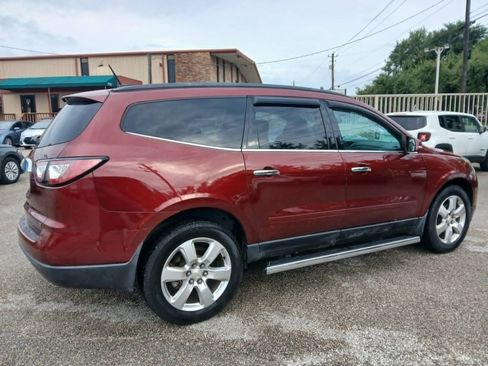 Used 2017 Chevrolet Traverse LT w/ Style and Technology Package FWD image 7