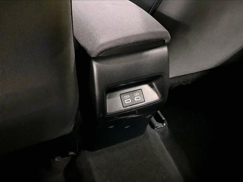 Used 2025 Toyota Corolla LE image 28