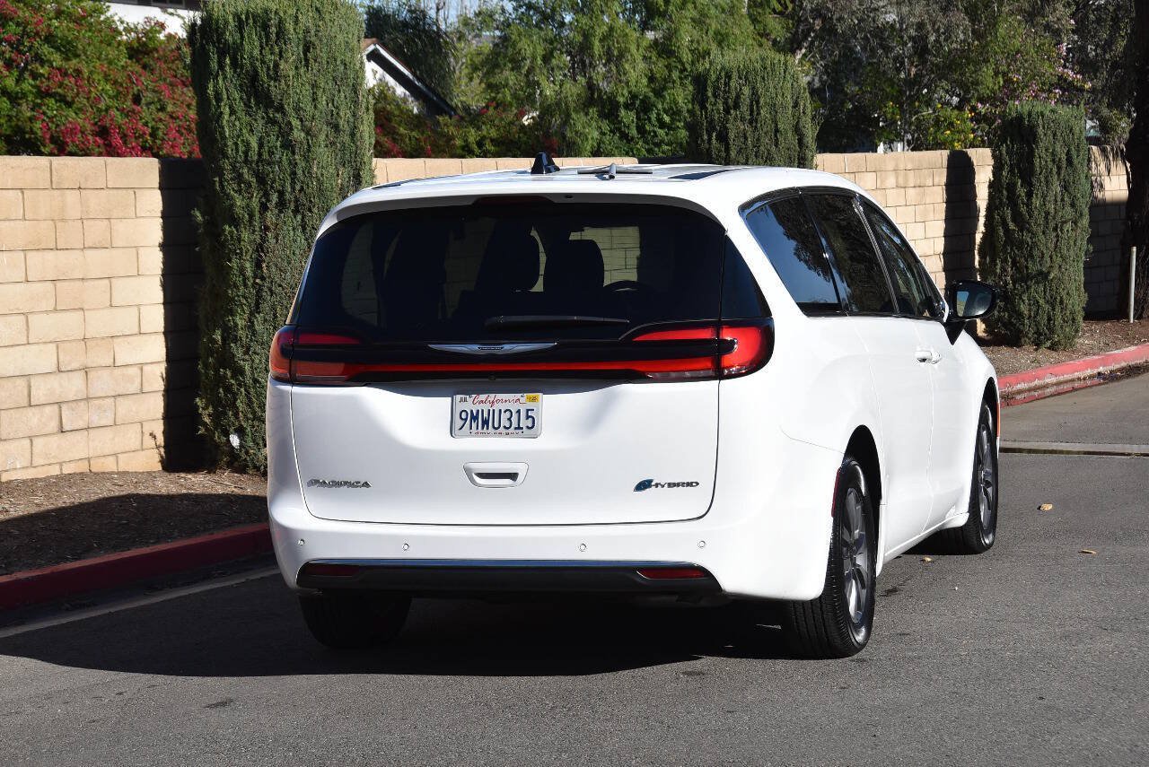 Used 2024 Chrysler Pacifica Limited FWD image 35