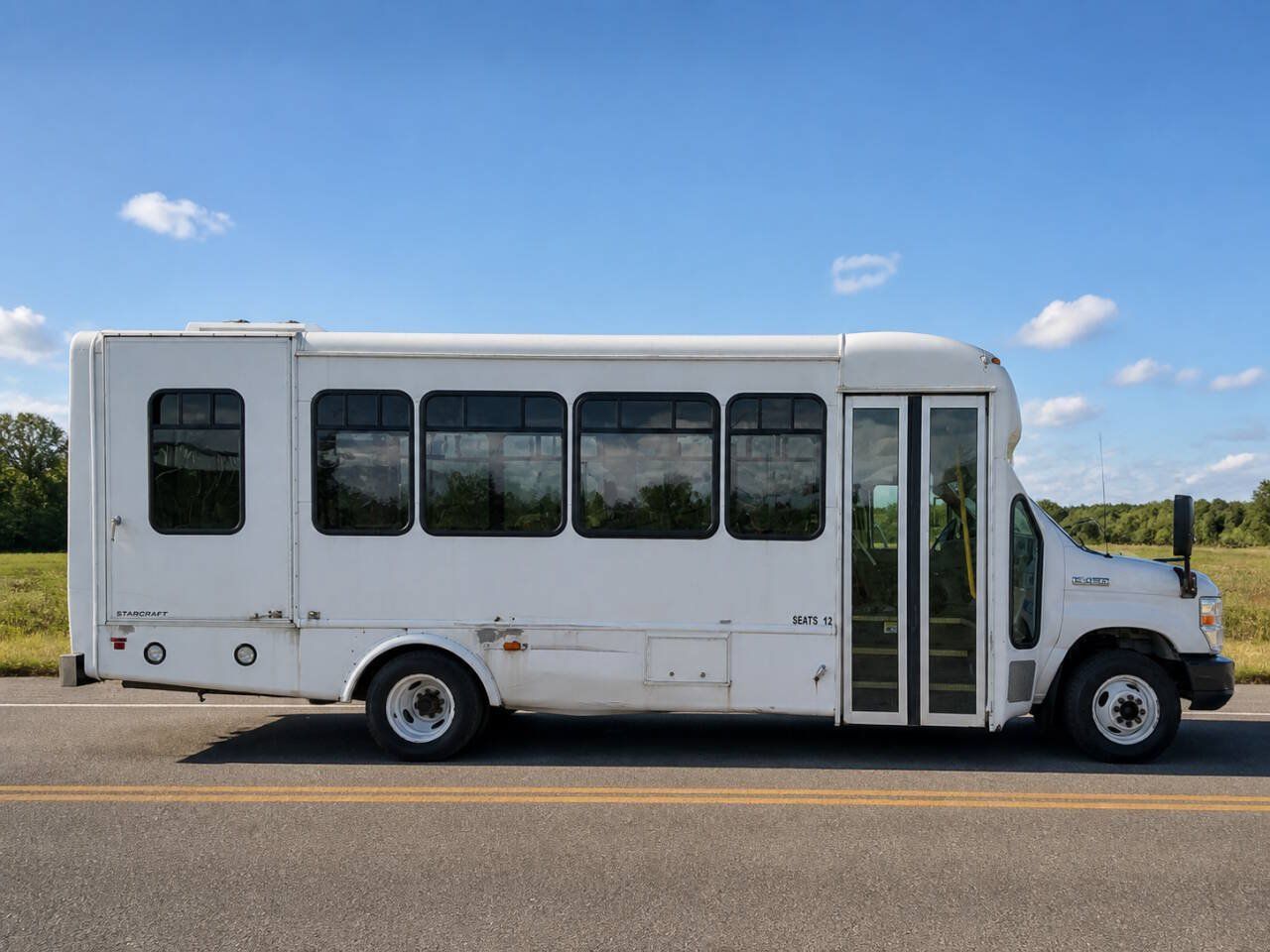 Used 2019 Ford E-450 and Econoline 450 Super Duty w/ Shuttle Bus Prep Package RWD image 5